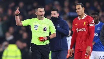 APP下载-裁判抢戏利物浦吃亏 英超争冠悬念有变化吗？