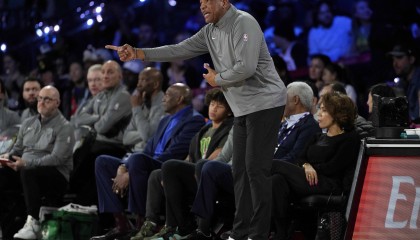 里弗斯：字母流言确实影响了更衣室 想把这支雄鹿团结在一起很难