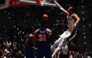 Kaiyun Sports-单节12分！NBA官方分享文班亚马单臂暴力虐框的扣篮瞬间