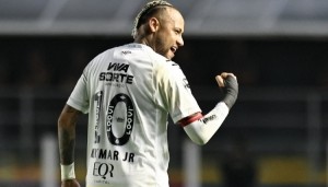 记者：内马尔转会马赛传闻完全不实，这不是一个话题